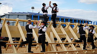 Der neue Weltrekord der Zimmerer liegt bei sechs Minuten und 14 Sekunden.