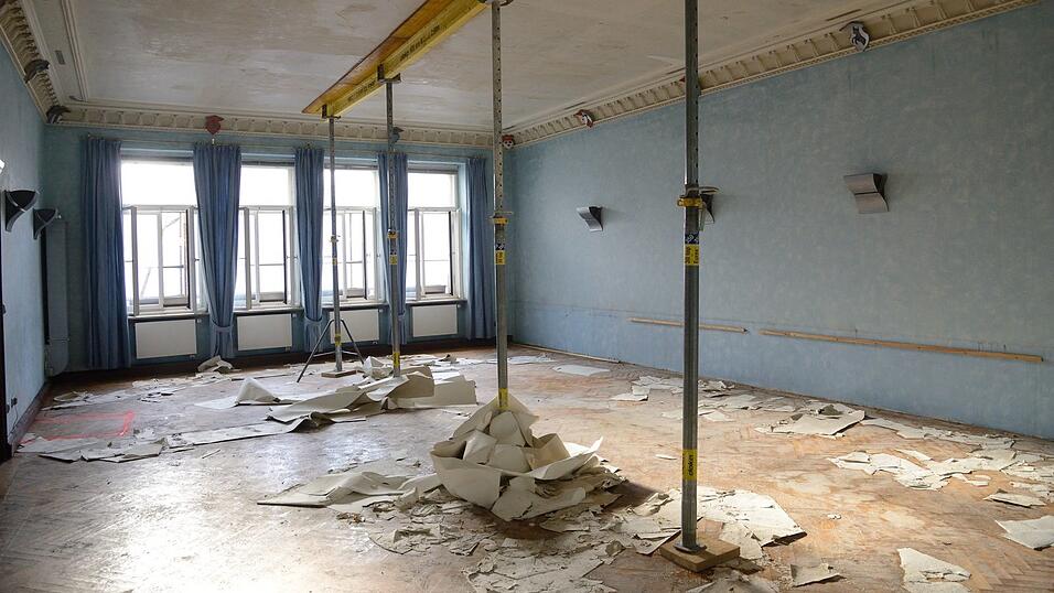 Der Blaue Salon nach dem Brand. Der Blaue Salon nach dem Brand.