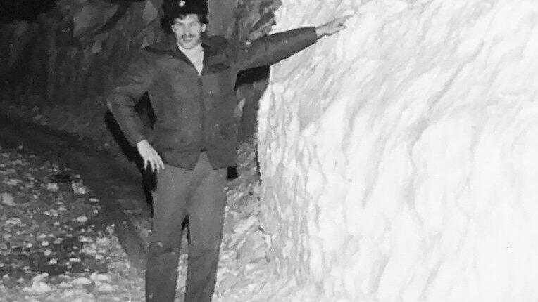 'In den &uuml;ber 40 Jahren hab' ich viel erlebt': So zum Beispiel diesen Einsatz, der Ludwig Kreitl 1987 bei der Schneekatastrophe zeigt.
