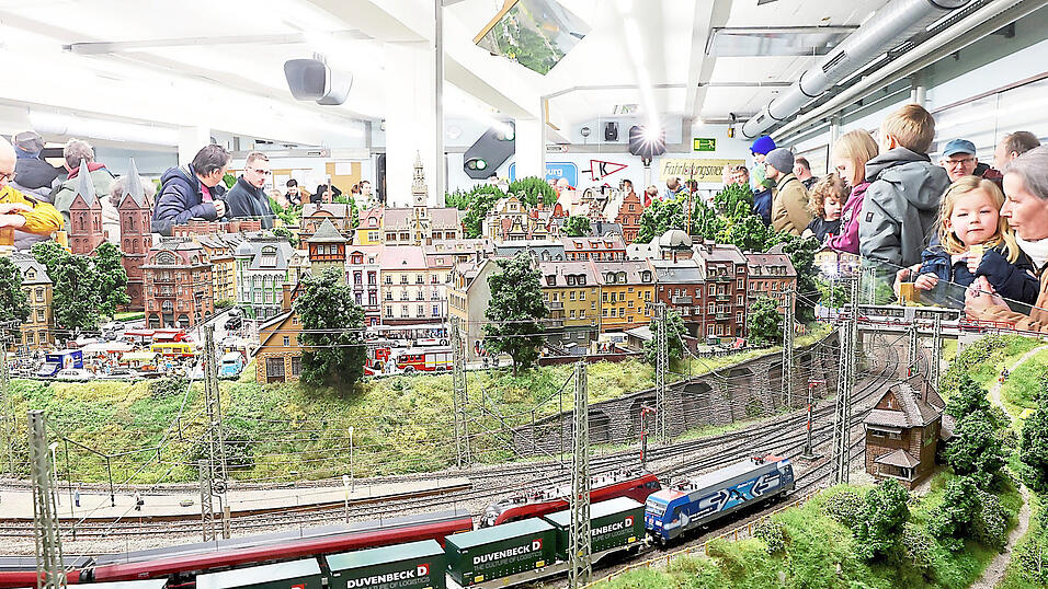 Gewaltige 110 Quadratmeter misst mittlerweile die Modelleisenbahnanlage unter dem Landshut Hauptbahnhof.
