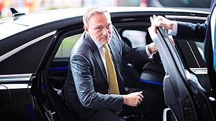 Manche sagen, Politik wäre wie eine Droge, von der sie nicht loskommen können. Christian Lindner zeigt, wie geschmeidig der Ausstieg gehen kann.