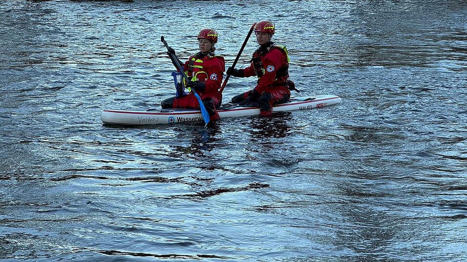 Die Einsatzkr&auml;fte suchten bis in die Abendstunden nach dem Mann.