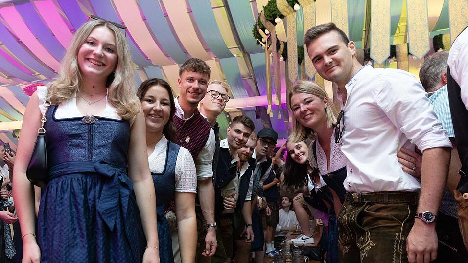 Die Partybilder vom Freitag, 7. August, aus dem Festzelt Wenisch. Die Partybilder vom Freitag, 7. August, aus dem Festzelt Wenisch.