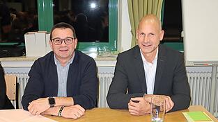 Letzter Auftritt am Vorstandstisch der Freiwilligen Feuerwehr Moosburg: Gerhard Hochleitner (li.) und Franz Jantschy.