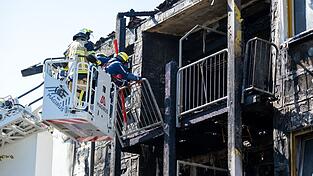 Senioren mussten eine Wohnanlage verlassen, nachdem dort ein Feuer ausgebrochen war. Senioren mussten eine Wohnanlage verlassen, nachdem dort ein Feuer ausgebrochen war.