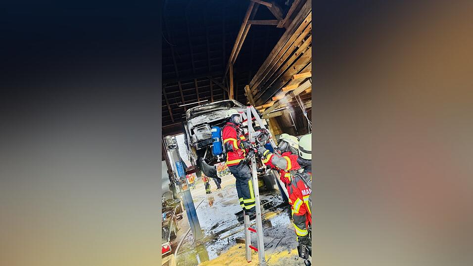 Die Einsatzkr&auml;fte der Feuerwehr brachten den Brand schnell unter Kontrolle.