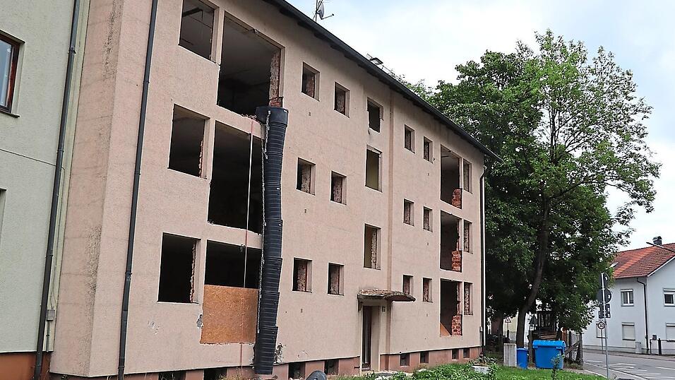 In der Bräuhausstraße lässt ein Investor ein Haus entkernen, um dem Bedarf an modernerem Wohnraum gerecht zu werden. In der Bräuhausstraße lässt ein Investor ein Haus entkernen, um dem Bedarf an modernerem Wohnraum gerecht zu werden.