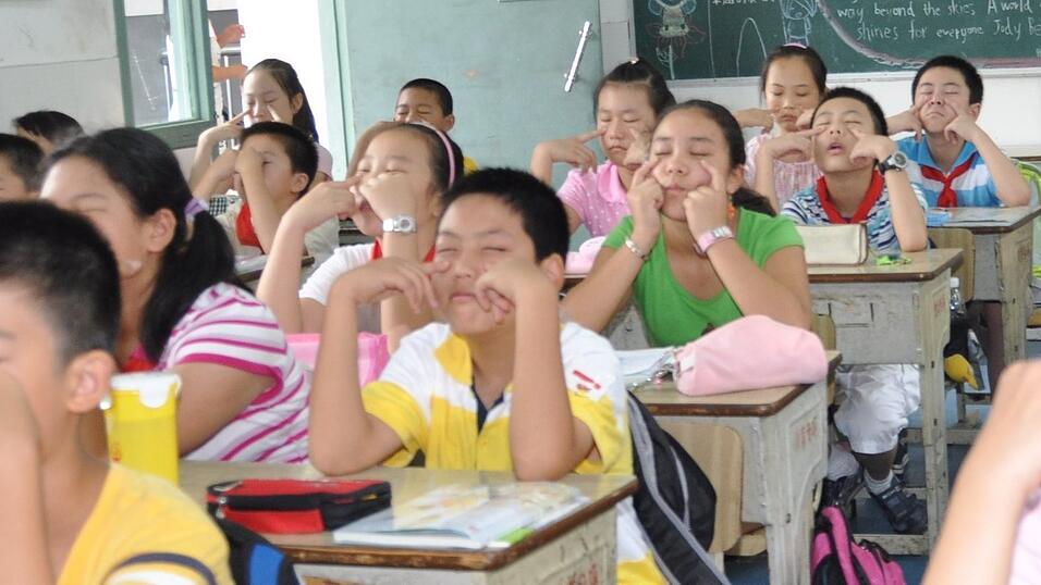 Stefanie Maier hat ihre Oma in China besucht. Bei der Gelegenheit ist sie eine Woche auf eine chinesische Grundschule gegangen.