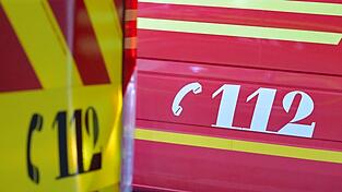 Rund 120 Feuerwehrleute waren mit den Löscharbeiten beschäftigt. (Symbolbild) Rund 120 Feuerwehrleute waren mit den Löscharbeiten beschäftigt. (Symbolbild)