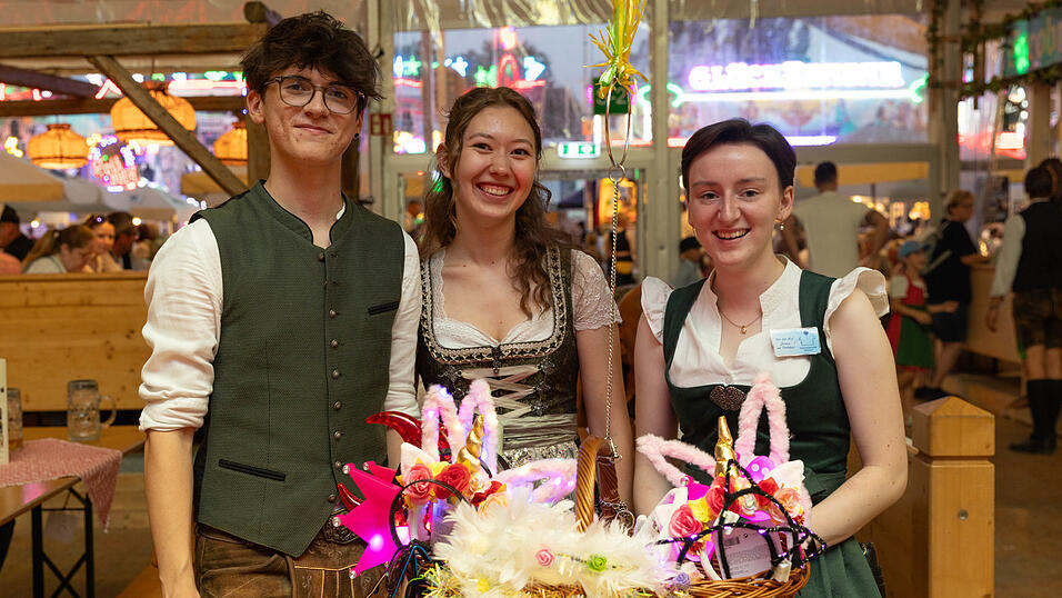 Die Partybilder vom Dienstag, 11. August, aus dem Festzelt Reisinger. Die Partybilder vom Dienstag, 11. August, aus dem Festzelt Reisinger.