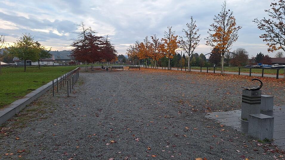 Denkbar w&auml;re eine Containerl&ouml;sung mit Au&szlig;enbestuhlung.