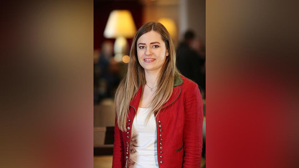 Sabrina Mair (24) ist Technikerin für Landbau und Steuerfachangestellte. Sie lebt im schwäbischen Münster. Sabrina Mair (24) ist Technikerin für Landbau und Steuerfachangestellte. Sie lebt im schwäbischen Münster.