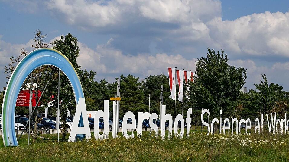 Ziel eines Brandanschlags soll laut einem Bekennertext der Technologiepark Adlershof im Südosten Berlins sein.