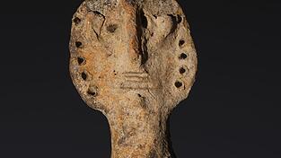 Stellen die Löcher die Haube von Frauen aus der Hallstattzeit dar? Stellen die Löcher die Haube von Frauen aus der Hallstattzeit dar?