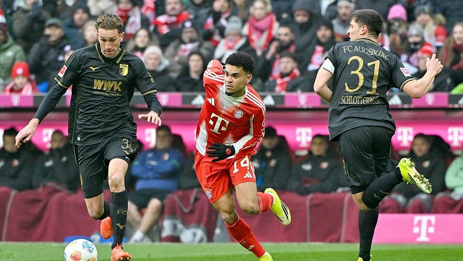 Arthur Chaves feiert einen Einstand nach Maß beim FC Augsburg. Arthur Chaves feiert einen Einstand nach Maß beim FC Augsburg.