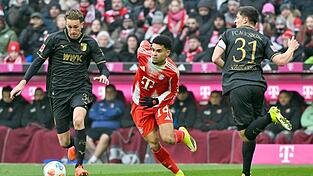 Arthur Chaves feiert einen Einstand nach Ma&szlig; beim FC Augsburg.