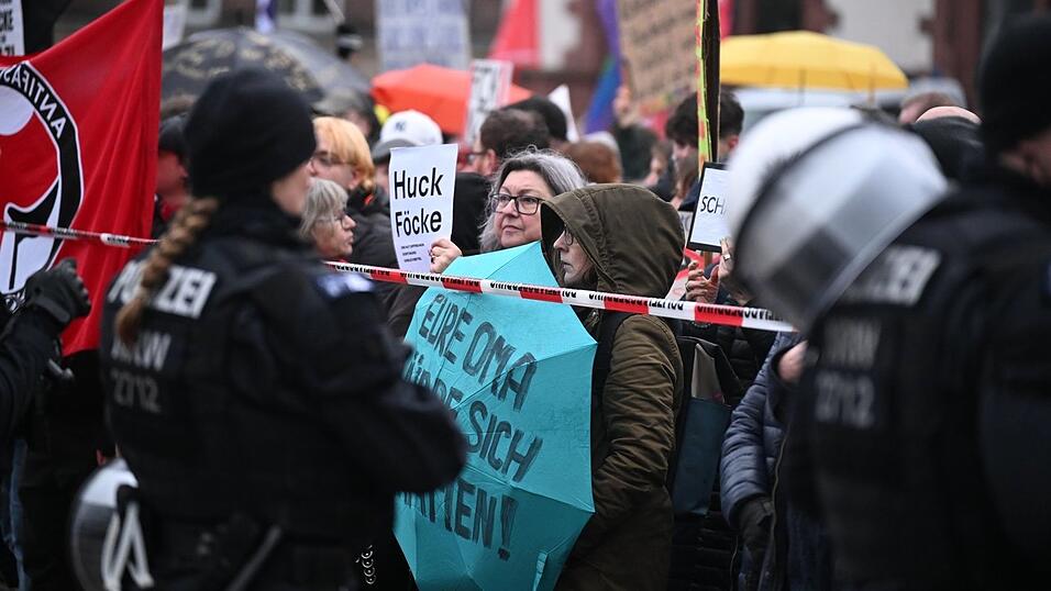Die Polizei sicherte die Veranstaltung in Dortmund mit starken Kr&auml;ften ab.