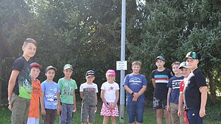 Elf Kinder nahmen am Stockschießen teil - ein Ferienporgamm, das vom Wanderverein Oberaichbach veranstaltet wurde.