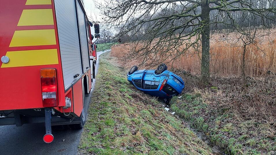 Am Donnerstag kam es nahe Bad Griesbach zu zwei Glatteis-Unfällen. Am Donnerstag kam es nahe Bad Griesbach zu zwei Glatteis-Unfällen.