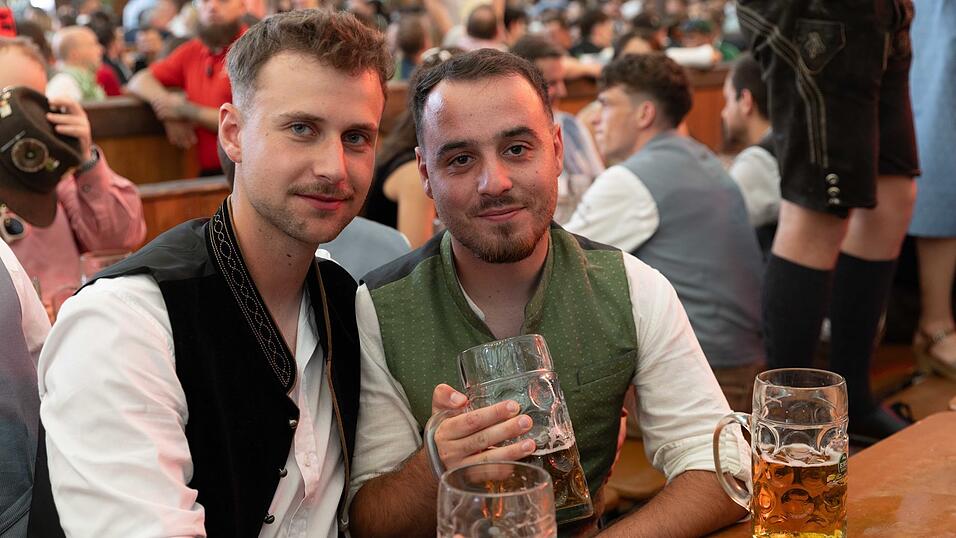 Die Partybilder vom Montag, 10. August, aus dem Festzelt Wenisch. Die Partybilder vom Montag, 10. August, aus dem Festzelt Wenisch.