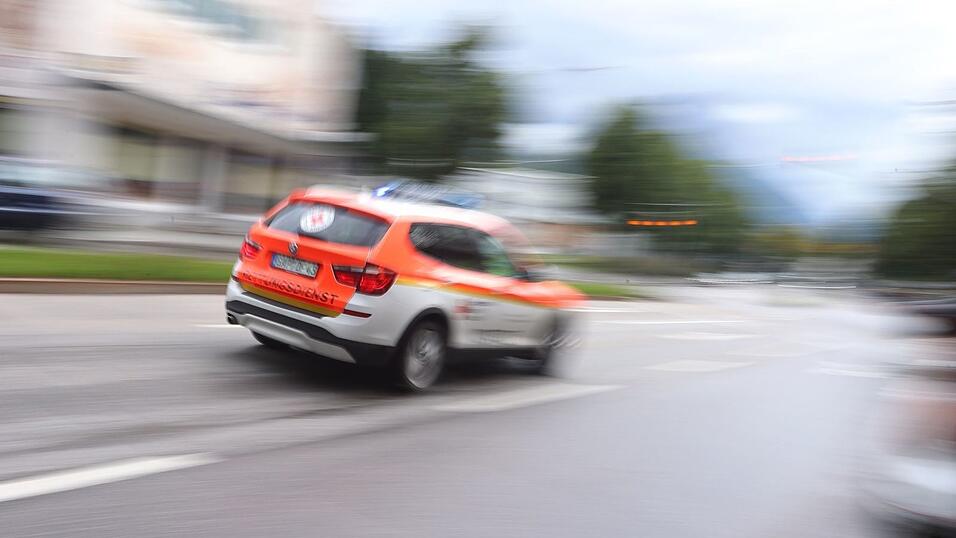 Beide Mountainbiker wurden ins Krankenhaus gebracht. (Symbolbild) Beide Mountainbiker wurden ins Krankenhaus gebracht. (Symbolbild)