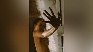 &bdquo;Wie soll ich jemals in diese Dusche zur&uuml;ck, ohne die Angst, dass es erneut passiert?&ldquo;, fragt sich unsere Autorin, nachdem drei Jugendliche in ihre Umkleide eingedrungen sind.