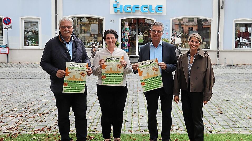 Hefele Geschäftsführer Hans Stumpf, Abteilungsleiterin bei Hefele Alexandra Schoger-Ohnweiler, Bürgermeister Hans Schmalhofer und Kulturamtsleiterin Kathrin Tost stellten das Programm des Herbstmarktes vor. Hefele Geschäftsführer Hans Stumpf, Abteilungsleiterin bei Hefele Alexandra Schoger-Ohnweiler, Bürgermeister Hans Schmalhofer und Kulturamtsleiterin Kathrin Tost stellten das Programm des Herbstmarktes vor.