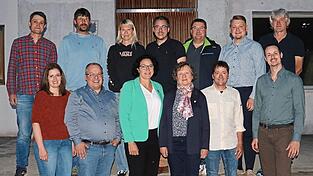 Der neue Blaibacher Gemeinderat zusammen mit Bürgermeisterin Monika Bergmann (vordere Reihe 3.v.li.) flankiert von ihren Stellvertretern Andreas Bergbauer (li.) und Waltraud Oberberger (re.) Der neue Blaibacher Gemeinderat zusammen mit Bürgermeisterin Monika Bergmann (vordere Reihe 3.v.li.) flankiert von ihren Stellvertretern Andreas Bergbauer (li.) und Waltraud Oberberger (re.)