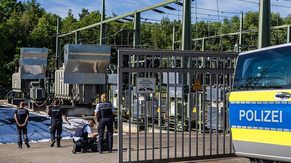 Die Polizei ermittelt nach dem Brand in einem Umspannwerk in Reutlingen. Die Polizei ermittelt nach dem Brand in einem Umspannwerk in Reutlingen.