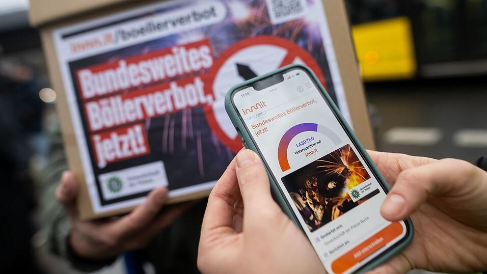 Auch Polizisten wurden in der Silvesternacht durch Böller verletzt. Auch Polizisten wurden in der Silvesternacht durch Böller verletzt.