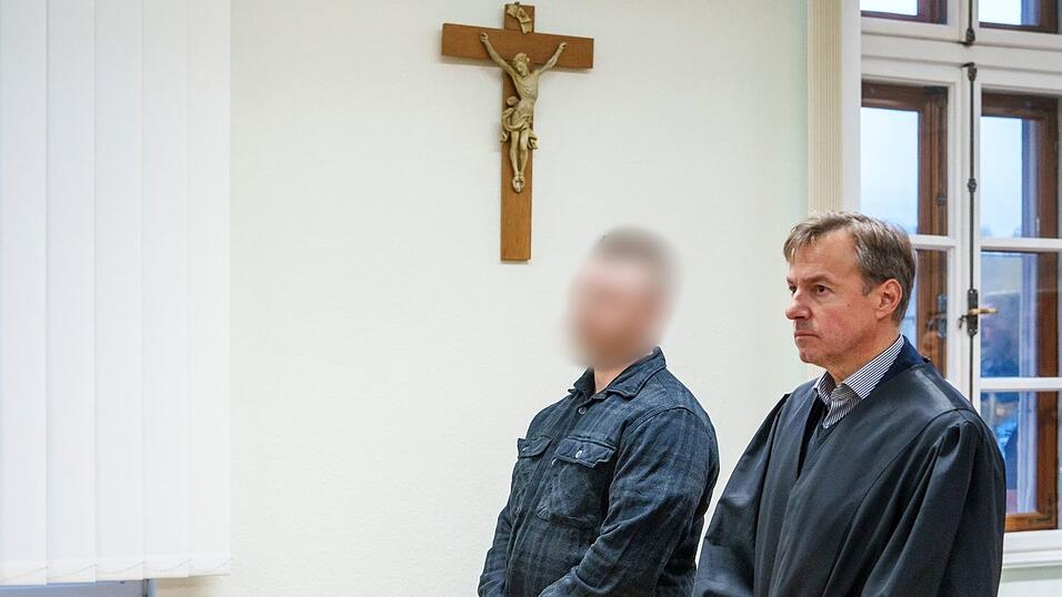 Der Angeklagte äußert sich vor Gericht nicht selbst zu den Vorwürfen. (Archivbild)