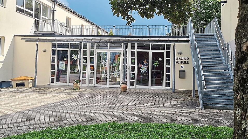 Der Mehrzweckraum in der Aholminger Grundschule soll modernisiert werden. Der Mehrzweckraum in der Aholminger Grundschule soll modernisiert werden.