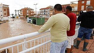 Starker Regen hat in Südostspanien zu Überschwemmungen geführt.