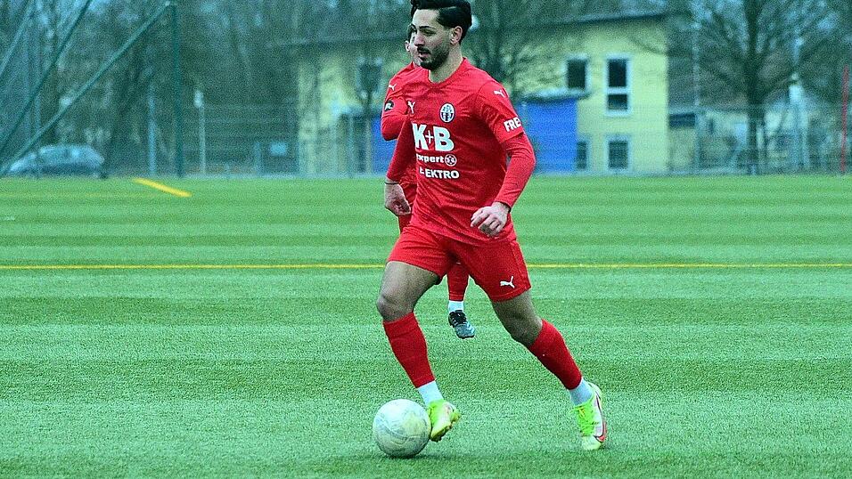 Traf doppelt für den ASV Cham: Ilhami-Ediz Medineli. Traf doppelt für den ASV Cham: Ilhami-Ediz Medineli.