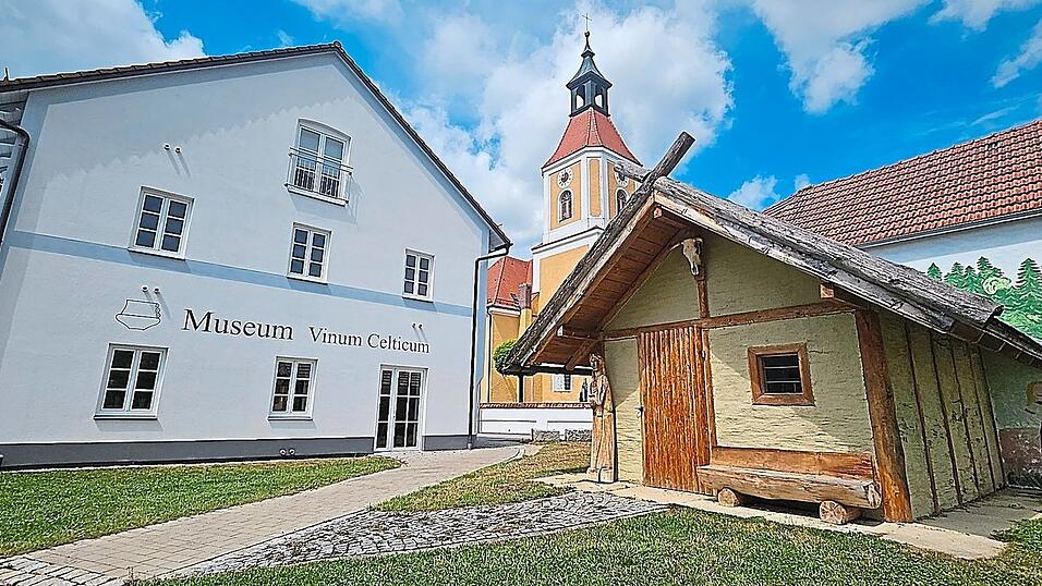 Mit den Römern kam der Wein. Die Amphore im Museum Vinum Celticum in Bruckberg verbindet beide Themen.