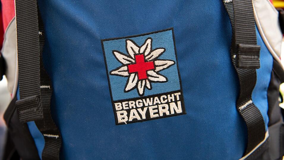 Mit einem Helikopter rettete die Bergwacht die zwei Wanderer. (Symbolbild) Mit einem Helikopter rettete die Bergwacht die zwei Wanderer. (Symbolbild)