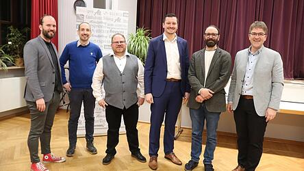 Beim Speeddating der Chamer Zeitung trafen sie aufeinander: Steve Brachwitz (SPD), Christian Oberth&uuml;r (Linke), Sascha Kretz (Gr&uuml;ne), Christian Schindler (Freie W&auml;hler), Alfred Stuiber (FDP) und Michael Multerer (CSU). AfD-Bewerberin Christl Fischer hatte kurzfristig abgesagt.
