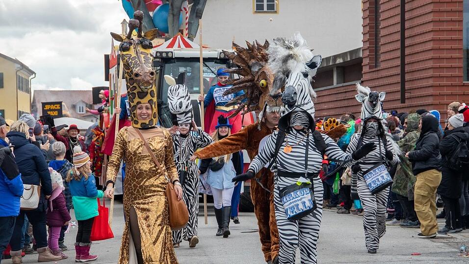 Ausgelassene Stimmung herrschte beim Faschingsumzug in Hofkirchen.