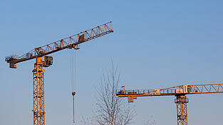 Bürgermeister Martin Stoiber gibt einen Überblick über Bauplätze in der Stadt Cham. (Symbolbild)