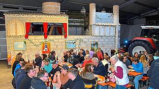 Der Schloss Neuschwanstein-Motivwagen bei der Vorstellungsfeier in Habelsbach.