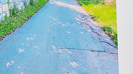 Zu den Restarbeiten des Deckenbauprogramms 2025 z&auml;hlt die Erneuerung der Deckschicht in der Josef-Froschauer-Stra&szlig;e. Auch am Biberberg muss einiges hergerichtet werden.