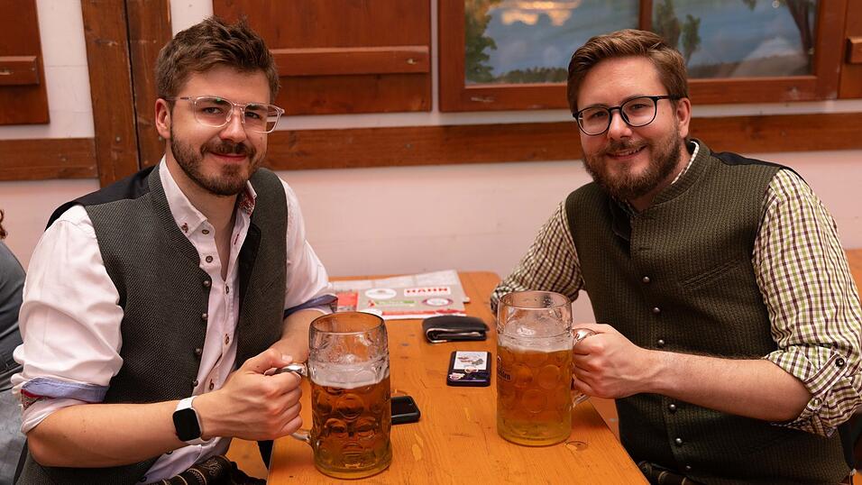 Die Partybilder vom Montag, 10. August, aus dem Festzelt Greindl. Die Partybilder vom Montag, 10. August, aus dem Festzelt Greindl.