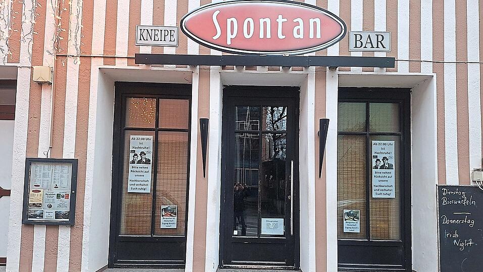 Die Kneipe &bdquo;Spontan&ldquo; f&uuml;hrt Raoul Henghuber seit 27 Jahren. Doch seit anderthalb Jahren liegt er im Clinch mit der Stadt.