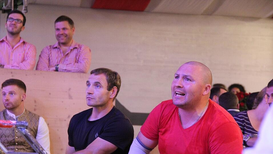 Im Lechner-Festzelt hie&szlig; es am Sonntag wieder 'Let&acute;s get ready to rumble'.