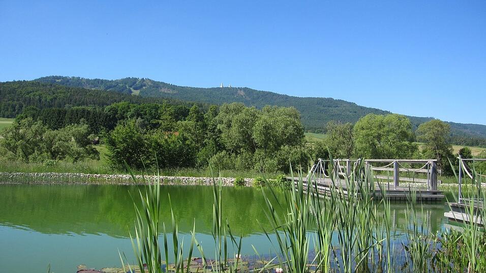 Vom Naturbad, wie dem in Neukirchen, bis zum See untersuchen Hygienekontrolleure des Landkreises die Badestellen. Vom Naturbad, wie dem in Neukirchen, bis zum See untersuchen Hygienekontrolleure des Landkreises die Badestellen.