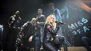 Kylie Minogue beim Auftritt in Br&uuml;ssel. In M&uuml;nchen herrschte Fotografieverbot. Dabei kann sie sich doch durchaus noch sehen lassen.