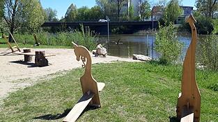 Diese hölzernen Steckstühle wurde von einem neu angelegten Spielplatz in Pfarrkirchen gestohlen. Diese hölzernen Steckstühle wurde von einem neu angelegten Spielplatz in Pfarrkirchen gestohlen.
