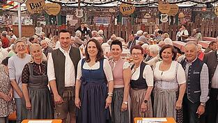 Beim Seniorennachmittag würdigten die beiden Gemeinden die Leistungen der Senioren. Beim Seniorennachmittag würdigten die beiden Gemeinden die Leistungen der Senioren.