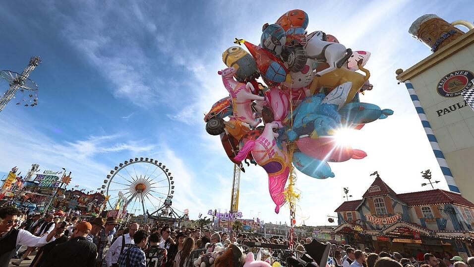 Das erste Wiesnwochende lockte Hunderttausende auf die Thereiseinwiese. Das erste Wiesnwochende lockte Hunderttausende auf die Thereiseinwiese.
