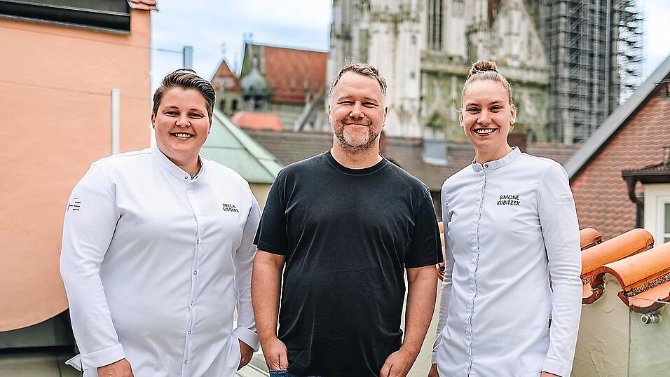 Mit Hella Eggers (links) und Simone Kubitzek (rechts) geht das Storstad nach &uuml;ber einem Jahrzehnt neue Wege. Anton Schmaus (Mitte) will mehr N&auml;he zu seinen G&auml;sten und mehr Flexibilit&auml;t.